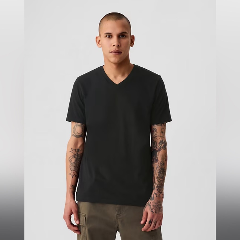 NWT Gap Men's Black V-Neck T-Shirt